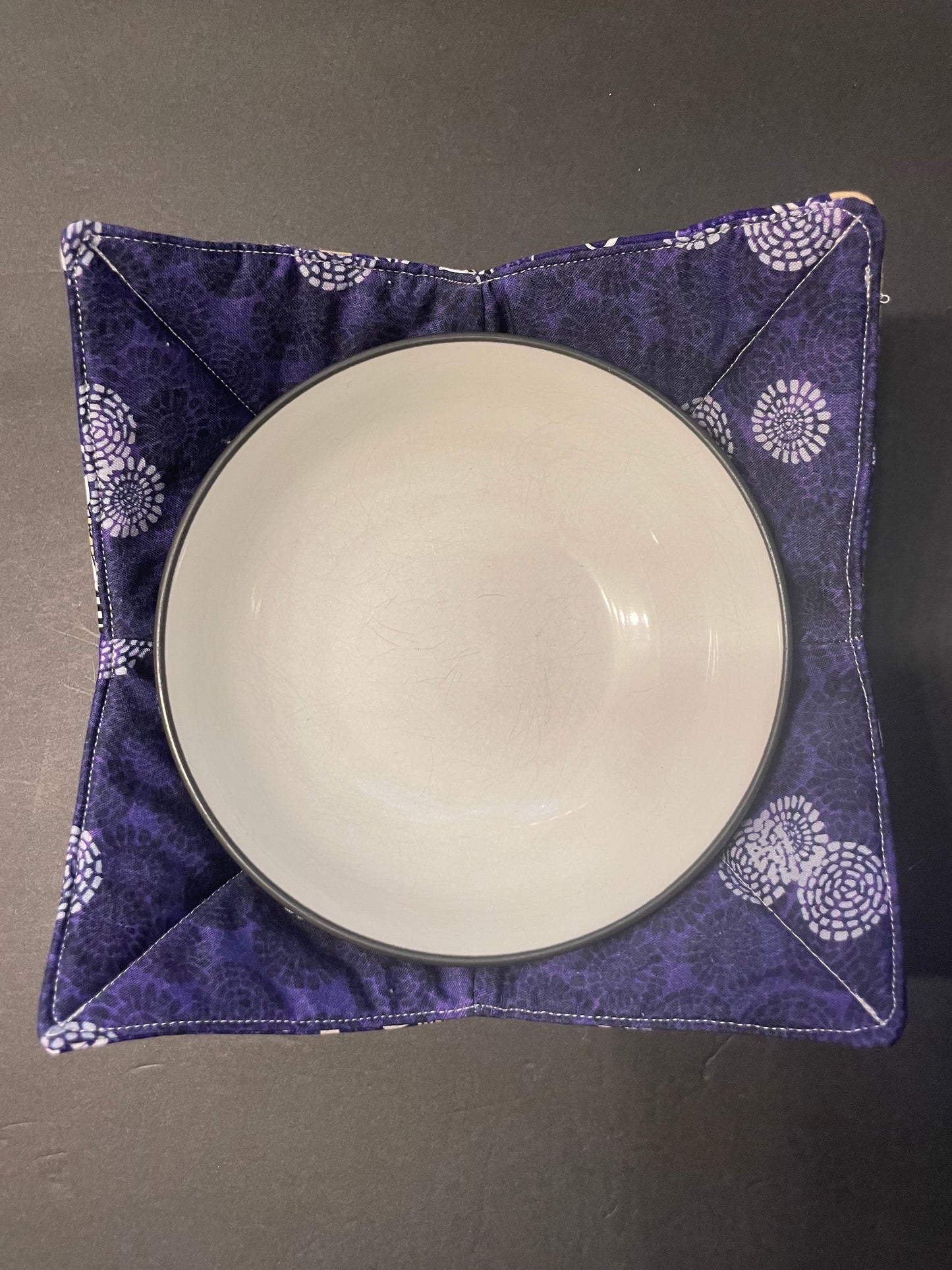 UW Huskies Bowl Cozy with Purple Circles